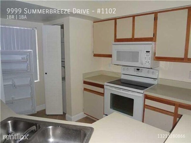 Building Photo - Spacious 1/1 in Summerbreeze Condominums