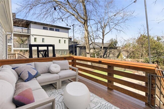 Building Photo - 1030 Kirkwood Ave SE