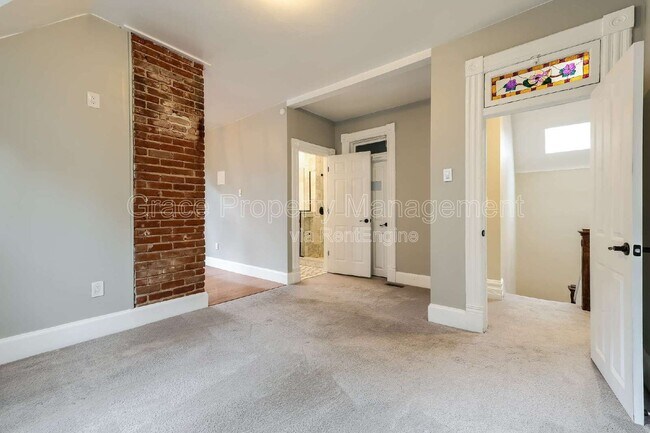 Building Photo - 212 W Irvington Pl