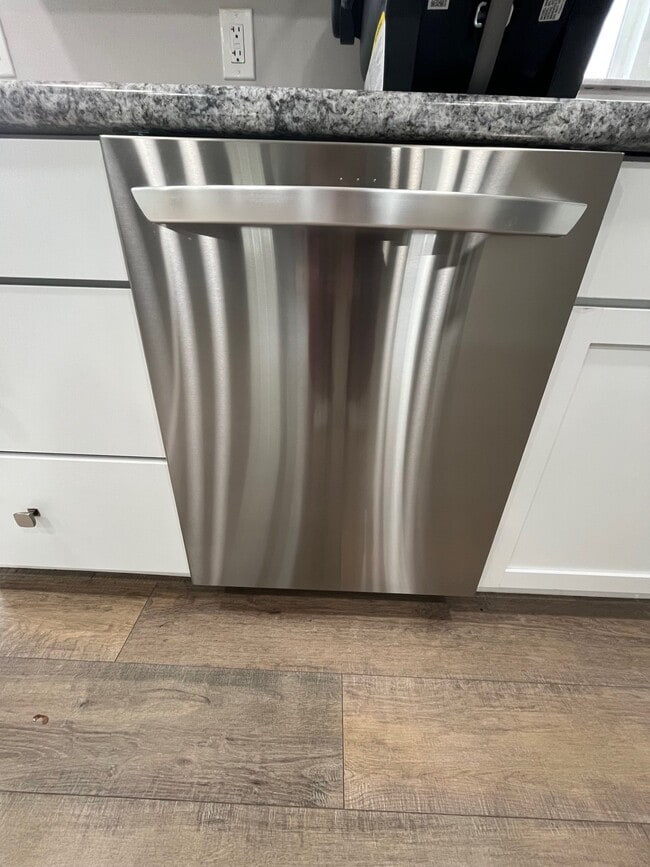 Building Photo - 4235 Straight Arrow Rd