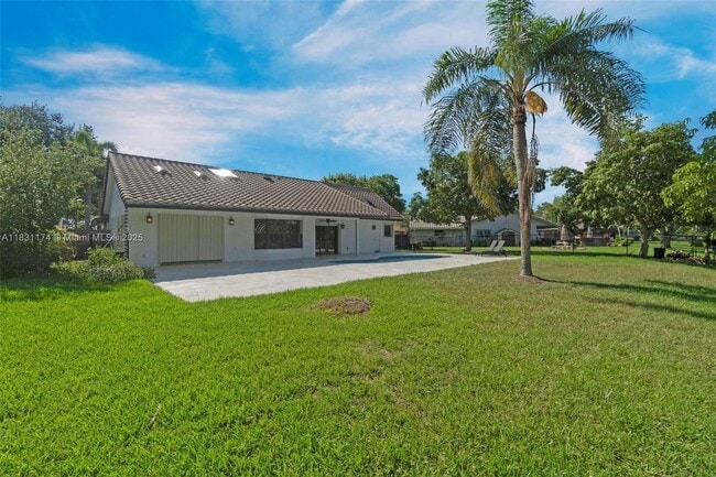 Building Photo - 5621 Carriage Ln