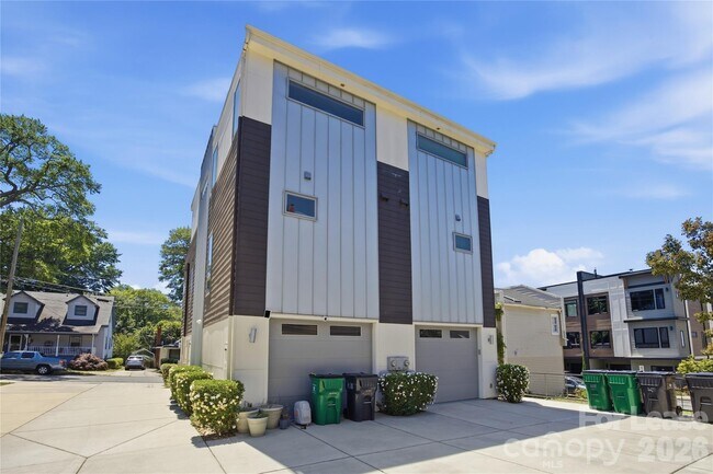 Building Photo - 918 Greenleaf Ave
