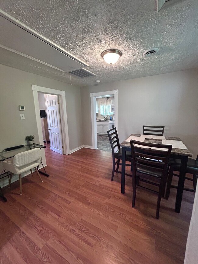 Building Photo - Fully Furnished Mid-Term Rental in Richmond’s East End