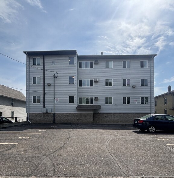 Building Photo - 411 5th Ave S