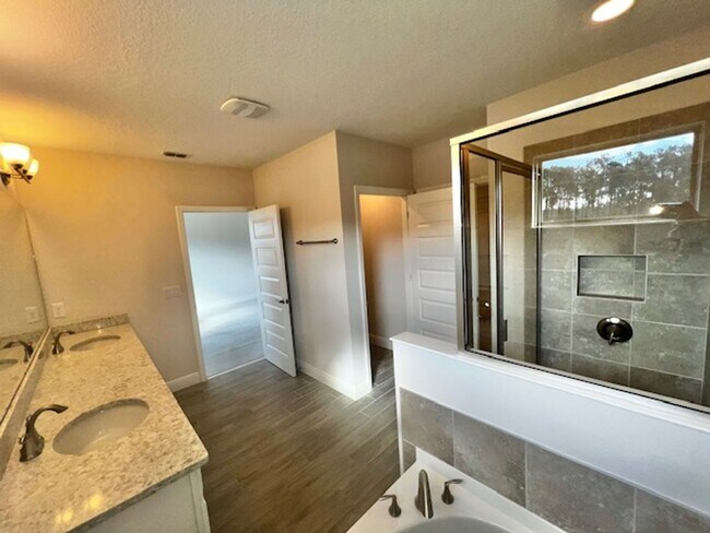 Building Photo - SPECTACULAR MODERN HOME!!Relaxing water views from the back of this beautiful home- MOVE IN Septe...