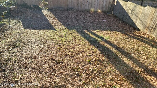 Building Photo - 5 Maple St