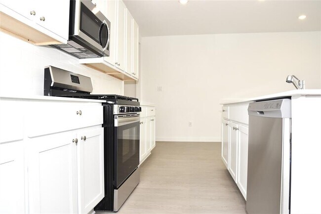 Building Photo - 10606 Summers Wy