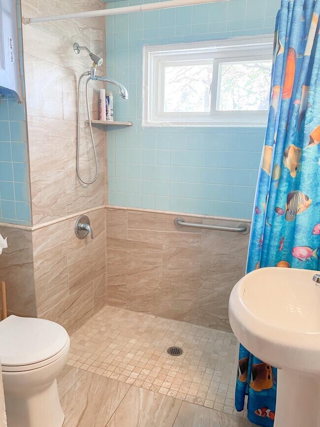 Building Photo - 27 Hudson St