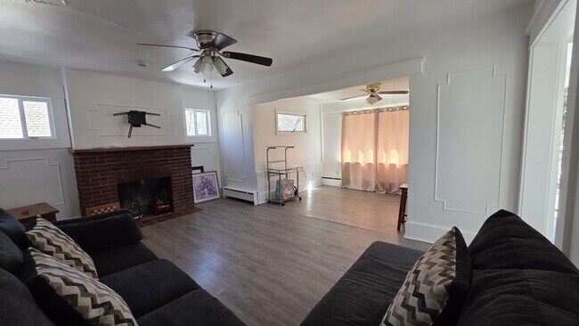 Building Photo - 208 Glenmere Rd