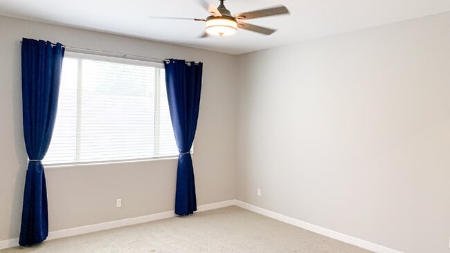 Building Photo - "Spacious 3-Bed, 3-Bath Mesa Retreat with ...