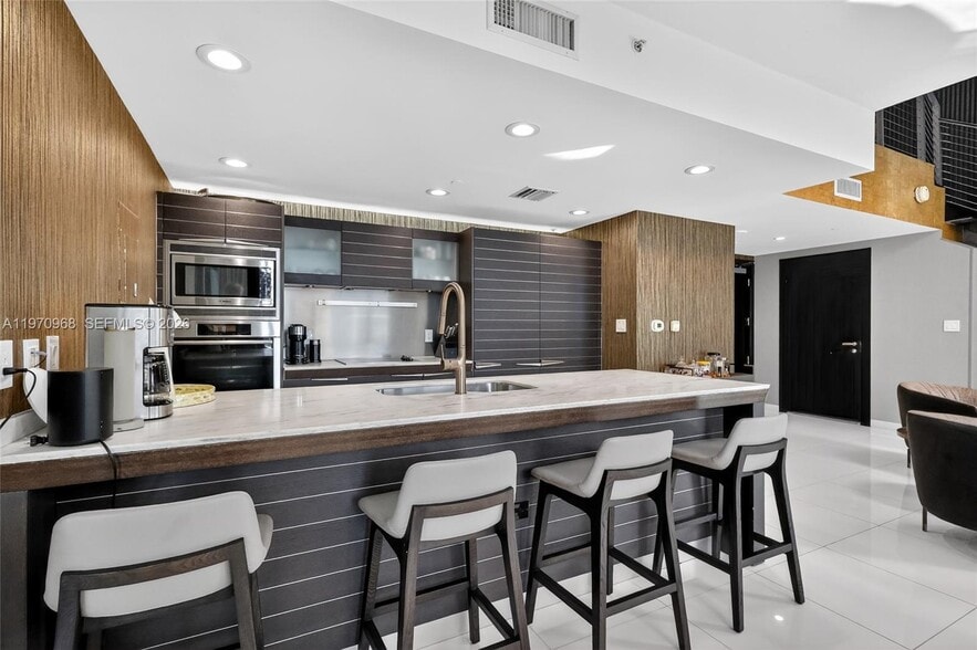 Building Photo - 200 Biscayne Boulevard Way