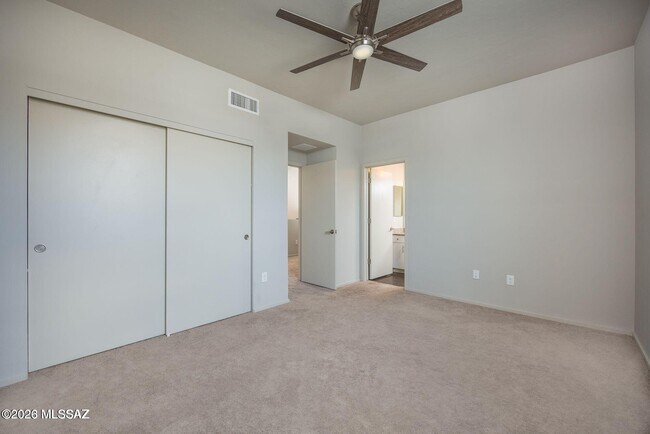 Building Photo - 848 E Park Modern Dr