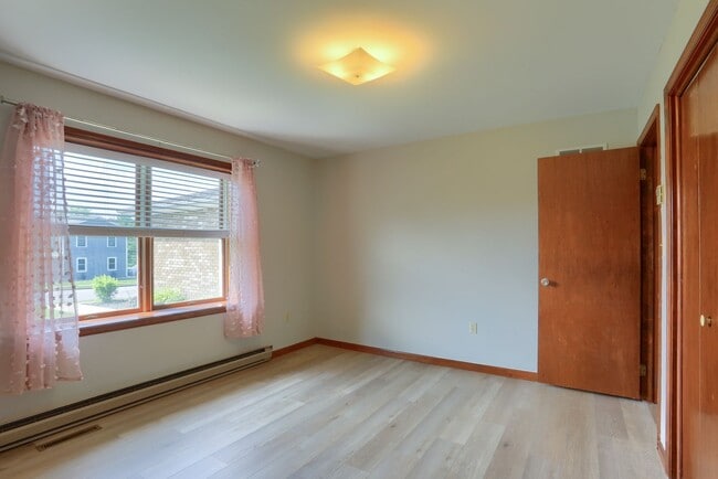 Building Photo - 4912 Follins Ct