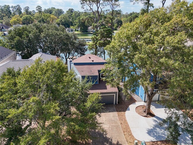 Building Photo - 3203 Poe Dr