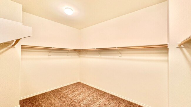 Building Photo - Beautiful, Stand Alone Condo in Resort-lik...