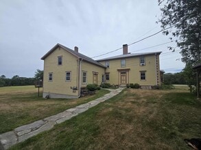 Building Photo - 806 Forside rd