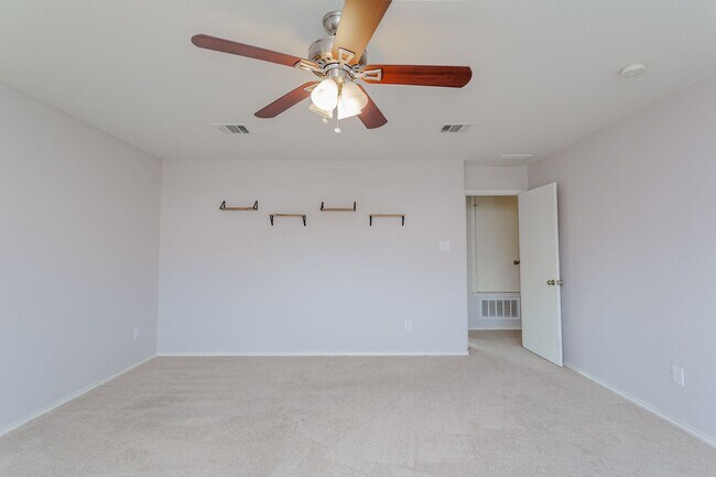 Building Photo - 2007 Rim Rock Dr