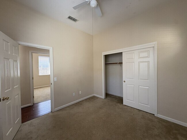 Building Photo - 5637 Lilyview Way