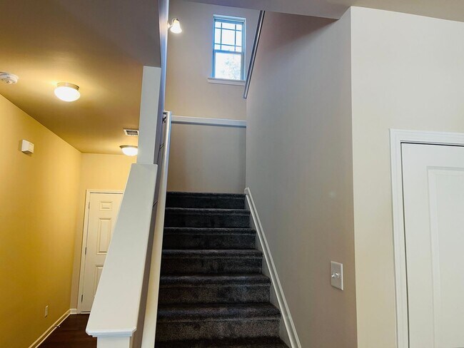 Building Photo - Wow! Check out this charming 3-bedroom, 2....