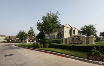 Building Photo - Saddlewood