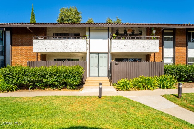 Building Photo - 31552 Agoura Rd