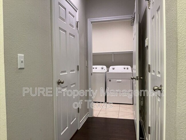 Building Photo - 11708 Coyote Call Way