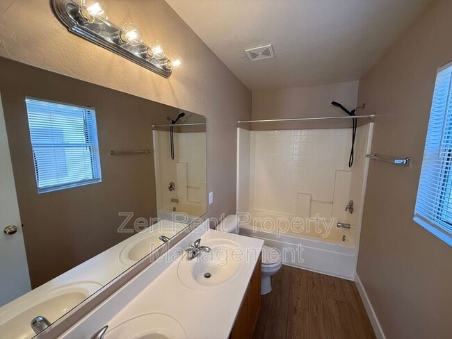 Building Photo - 2809 E Bagdad Rd