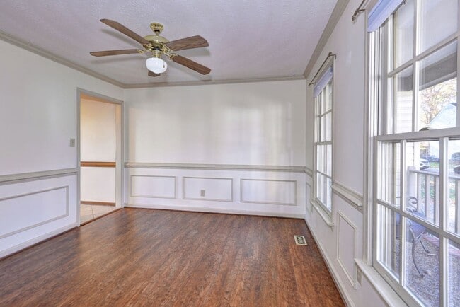 Building Photo - 411 Willards Way
