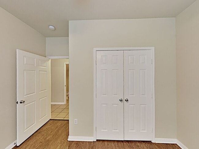 Building Photo - No App Fees. 1 Month Free Rent*