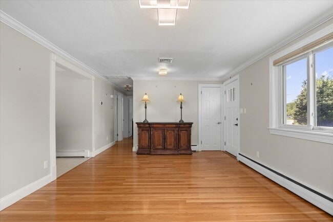 Building Photo - 58 Rustcraft Rd