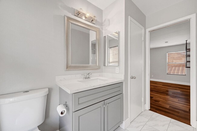 Building Photo - Remodeled Three Bedroom in Summerlin! No carpet!