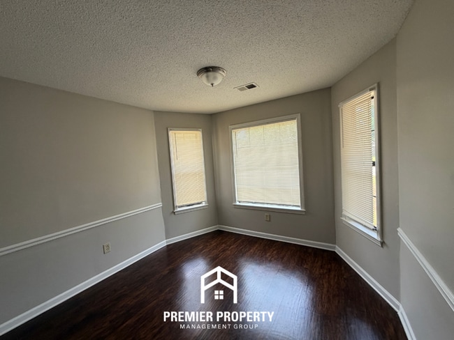 Building Photo - Charming 3BR/2BA Bartlett Area Home | Brick Fireplace & Bay Window