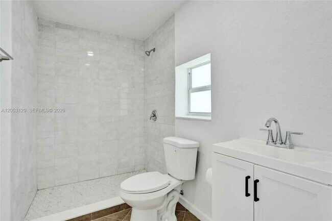 Building Photo - 2120-2122 Thomas St # 2122 HOLLYWOOD, FL 33020