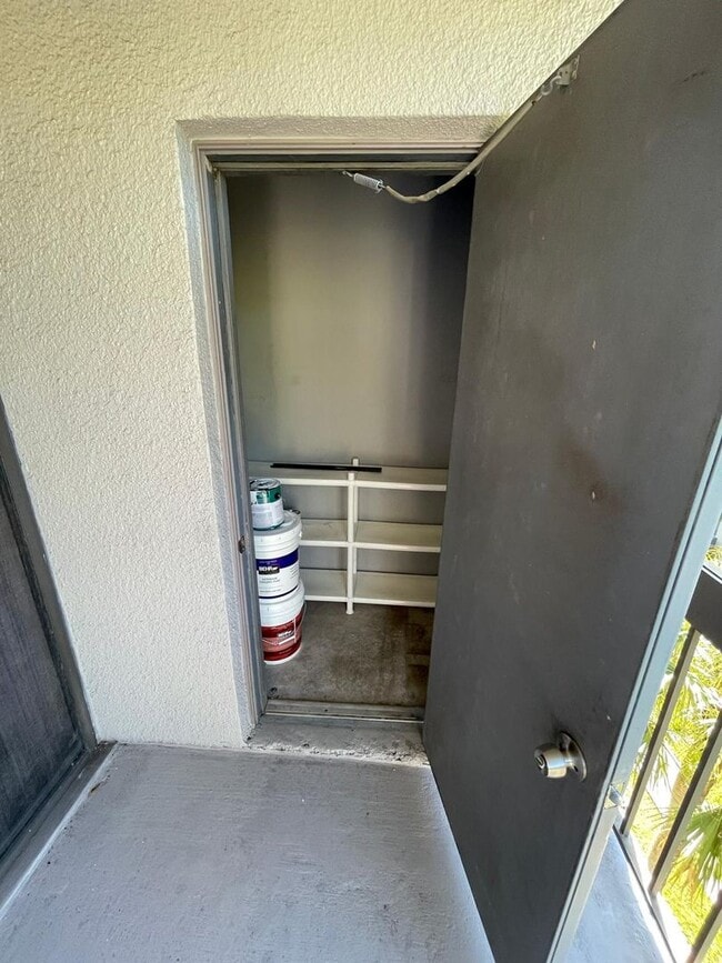 Building Photo - Calusa 403DN
