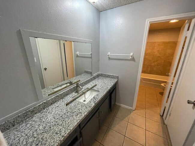 Building Photo - 3505 N 23rd Ln, unit 210