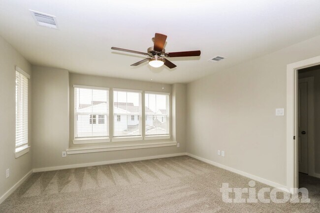 Building Photo - 9835 Willow Creek Commerce Dr