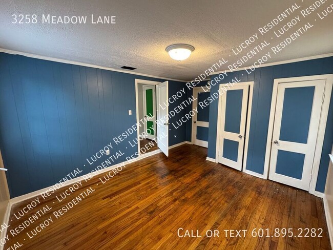 Building Photo - 3258 Meadow Ln