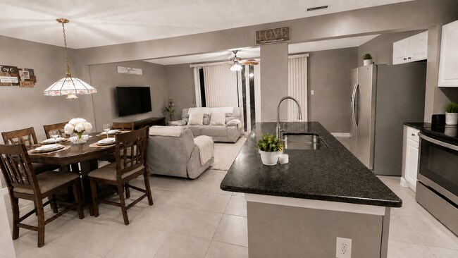 Building Photo - Beautiful 3 Bed, 2.5 Bath