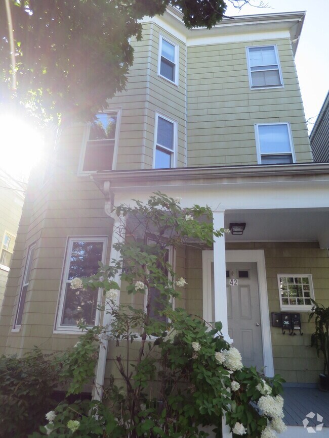 Building Photo - 42 Glenwood Rd