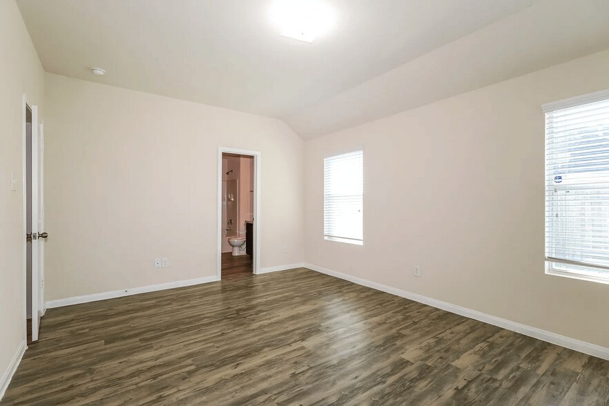 Building Photo - 915 Doubletree Glen Dr