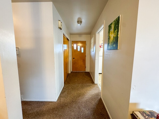 Building Photo - 845 E 820 N