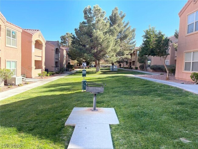 Building Photo - 8101 W Flamingo Rd