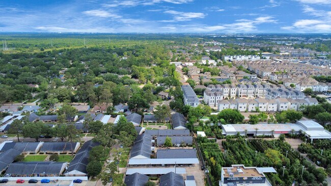 Building Photo - 44 W Tri Oaks Ln