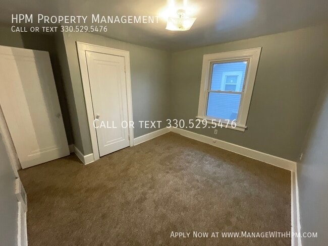 Building Photo - 866 S Hawkins Ave