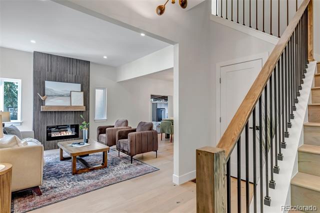 Building Photo - 2357 Grove St