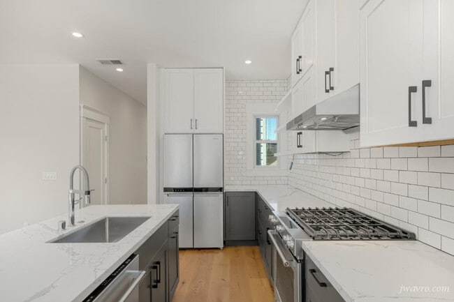 Building Photo - 439 Oak St