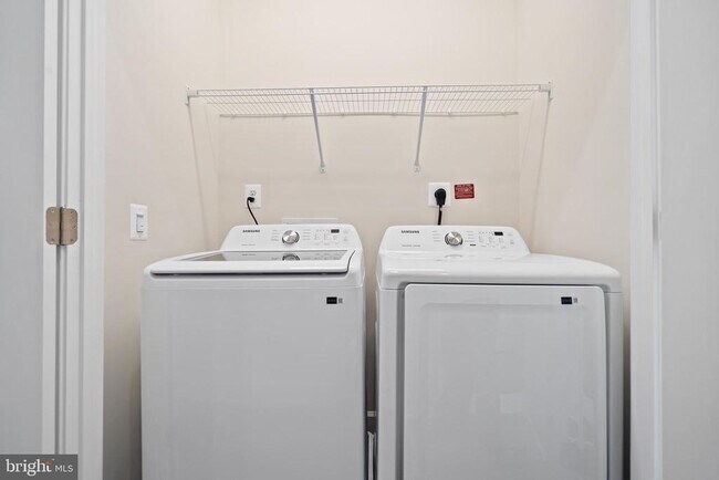 Building Photo - 596 Watermans Dr