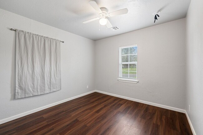 Building Photo - 4012 S Hudson Ave
