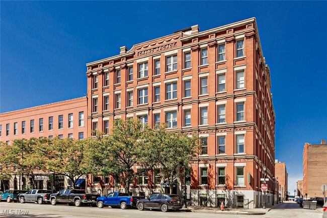 Building Photo - 408 W St Clair Ave