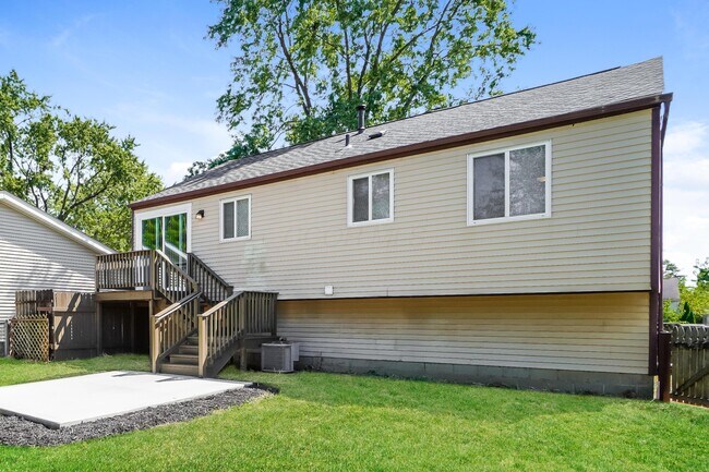 Building Photo - 3137 Dewbourne Dr